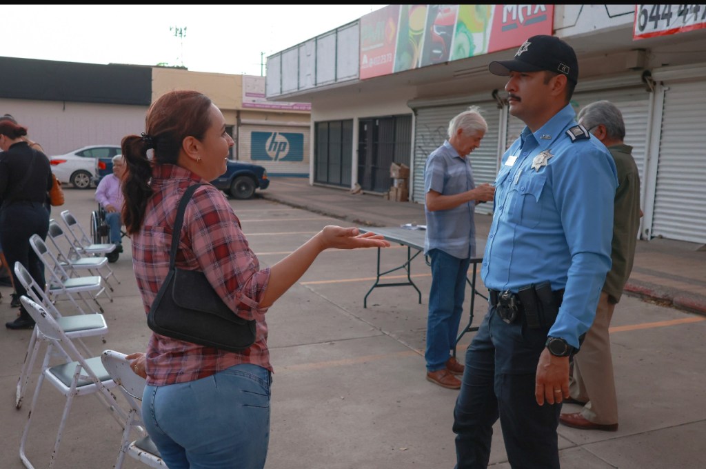 CON PROGRAMA POLICÍA COMUNITARIO SE ESCUCHA Y ATIENDE A VECINAS Y VECINOS DEL BLVD.&nbsp;RAMÍREZ