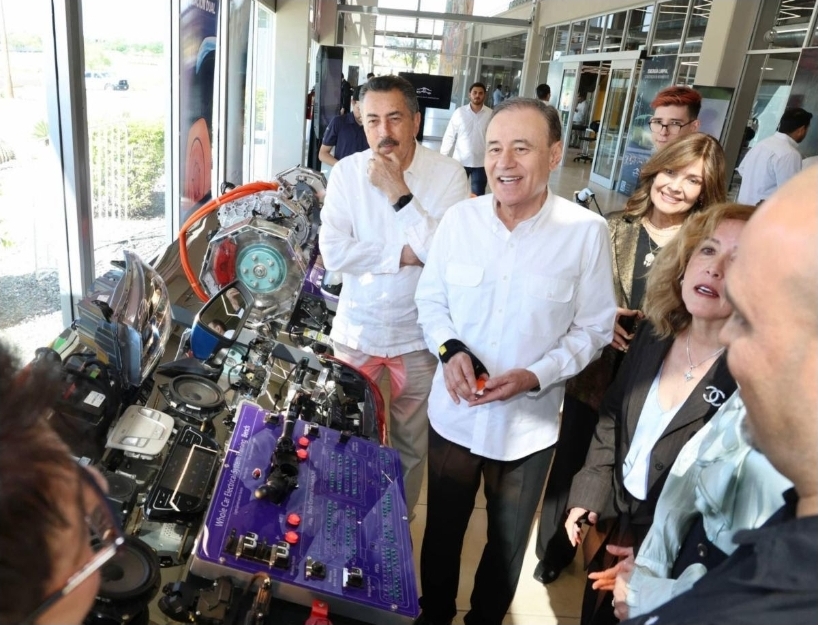 Gobernador Durazo coloca a Sonora en el mapa mundial de la electromovilidad con prototipo de vehículo eléctrico&nbsp;BMC