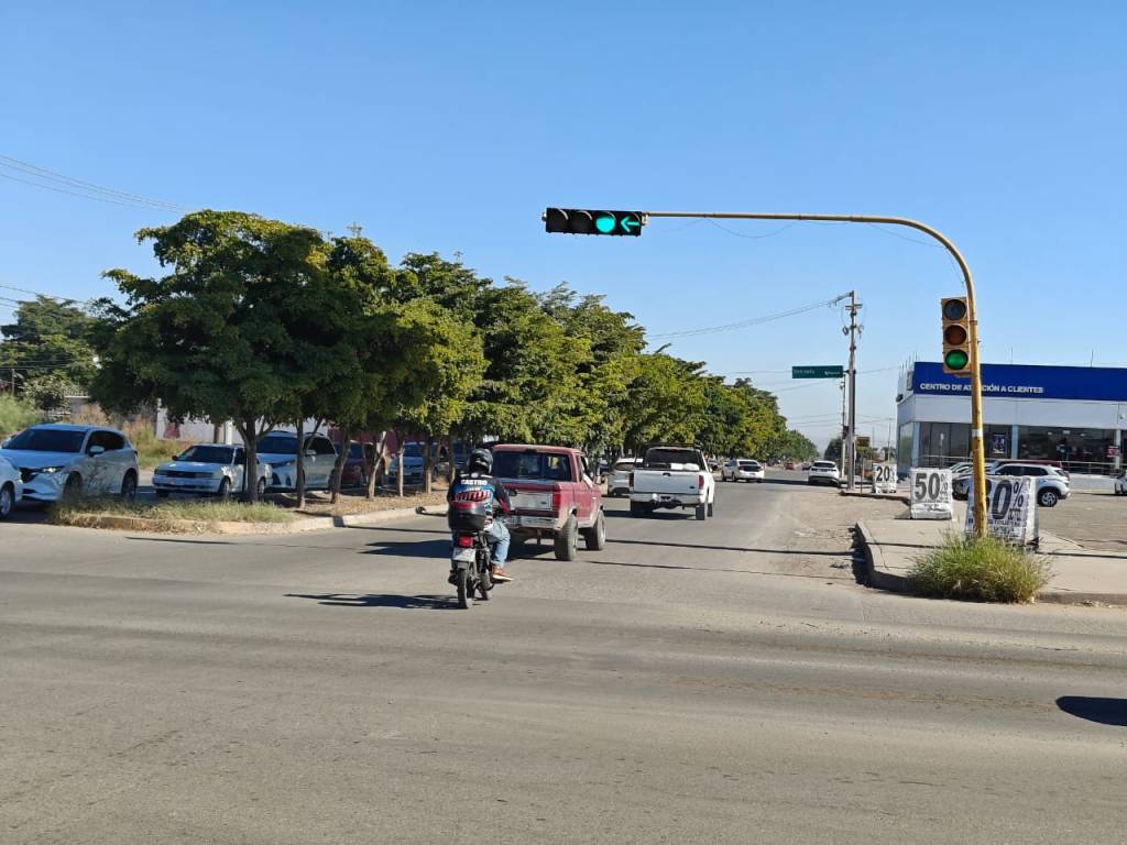 REHABILITAN SEMÁFOROS SITUADOS EN 5 DE FEBRERO Y CTM, CANANEA Y LAGO&nbsp;SUPERIOR