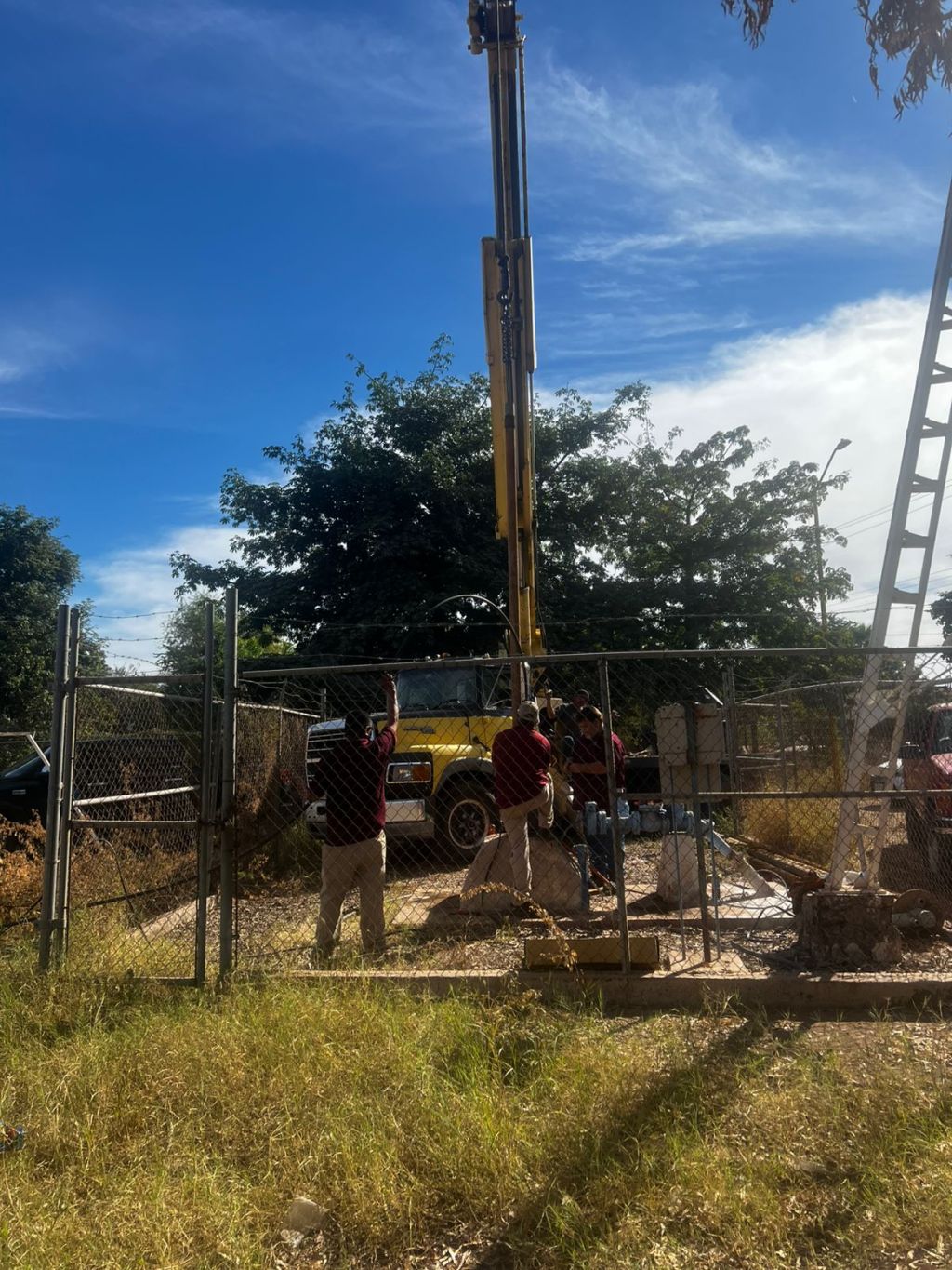 SE INSTALÓ NUEVO EQUIPAMIENTO EN POZO ARENERASTras la falla de días pasados en equipo de bombeo de pozo “ARENERAS”La gerencia de área suburbana del OOMAPAS de Cajeme determino el cambio total de equipos para asegurar un servicio que brinde el mayor bienestar y calidad para la población como lo ha instruido el presidente municipal Javier Lamarque.Lo anterior para resolver de forma más permanente las problemáticas que se presentan en el suministro de agua en las diversas comunidades suburbanas que son abastecidas mediante&nbsp;pozos.